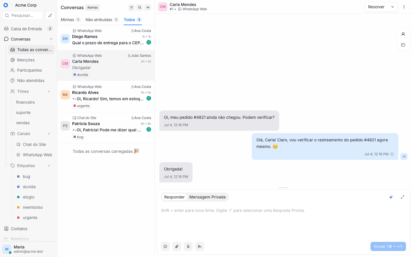 Conversa de WhatsApp atendida no painel do ChatWoot BR, com fila de conversas e etiquetas